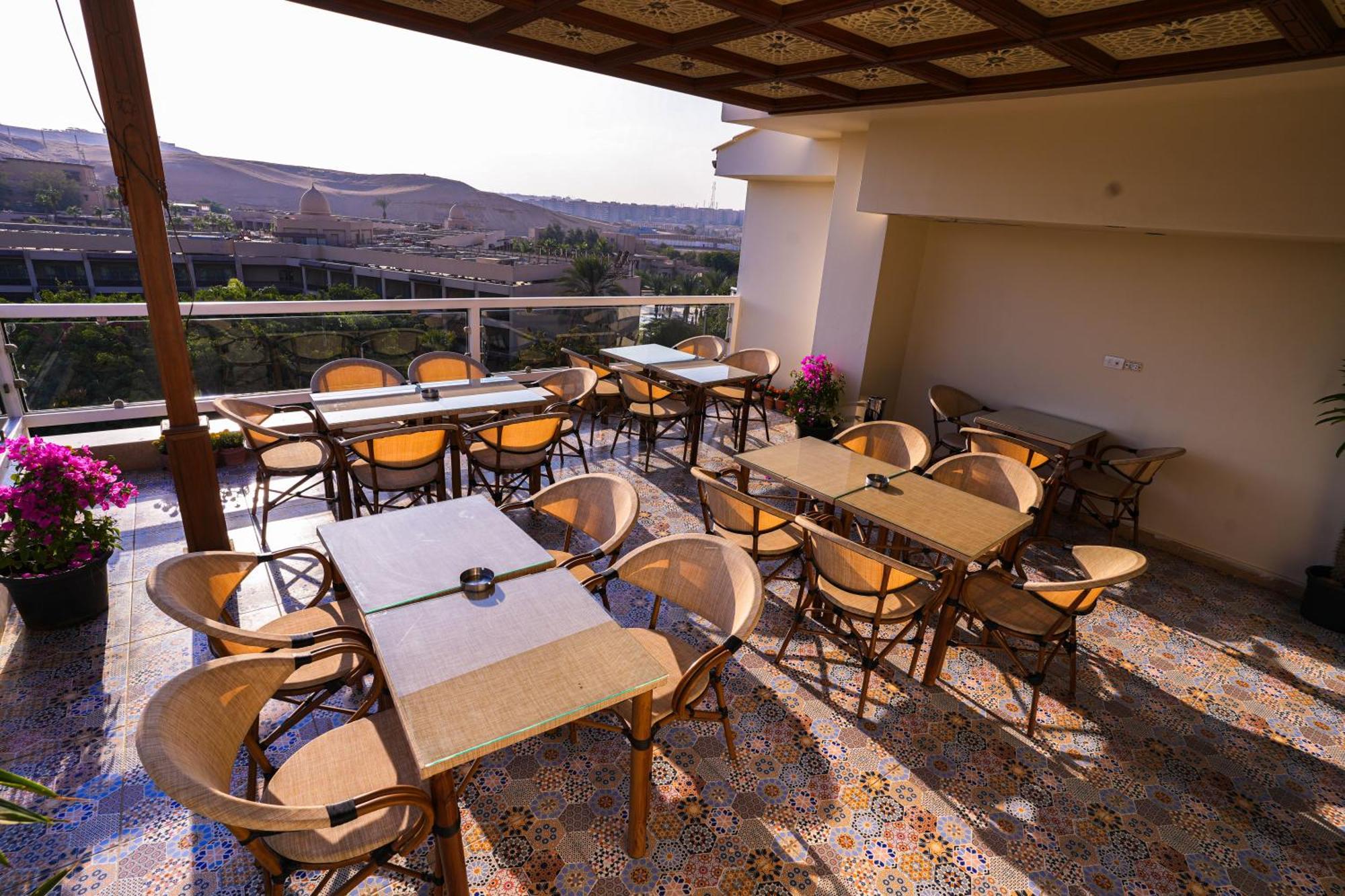Doudou Pyramids View Hotel Kafret el-Gabal Dış mekan fotoğraf